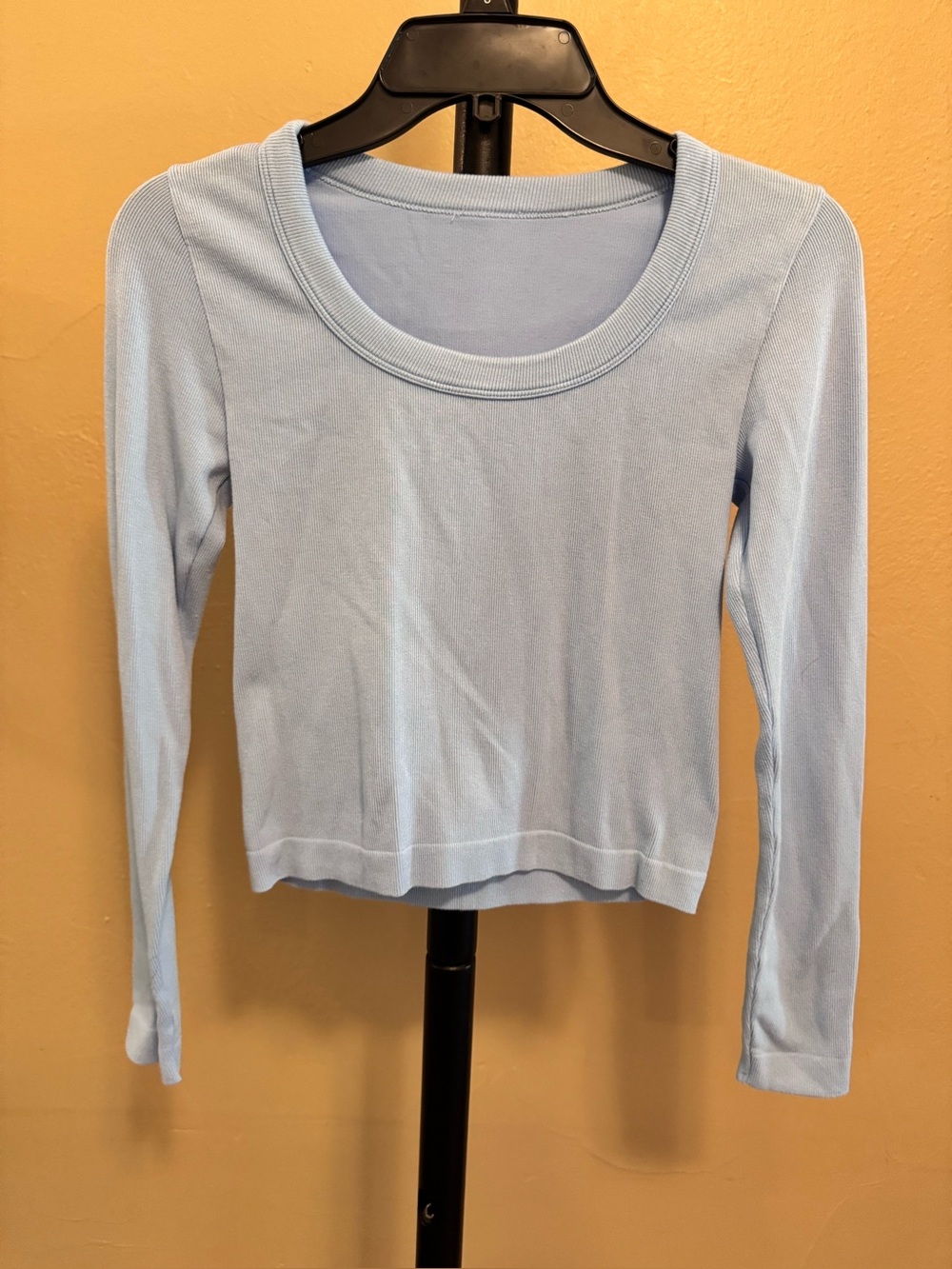 Light Blue Women's Long Sleeve Scoop Neck Top cropped Sz small